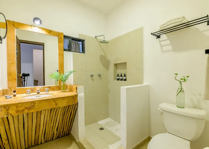 Banana Boutique & - 5th Av Hotel
